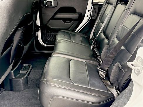 Used 2022 Jeep Wrangler Unlimited Sahara image 21