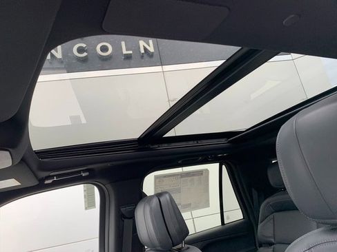 New 2026 Lincoln Navigator Reserve w/ Jet Appearance Package AWD/4WD image 27