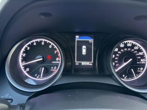 Used 2024 Toyota Camry SE image 13