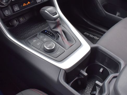 Used 2024 Toyota RAV4 SE w/ Weather & Moonroof Package AWD/4WD image 25