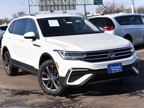 Certified 2023 Volkswagen Tiguan SE image 2