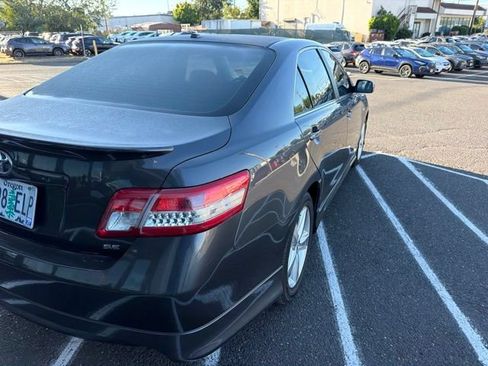 Used 2010 Toyota Camry SE FWD image 8