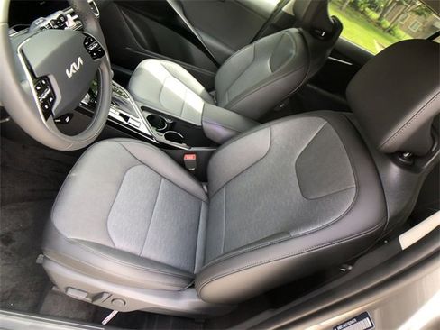 New 2025 Kia Niro SX image 11