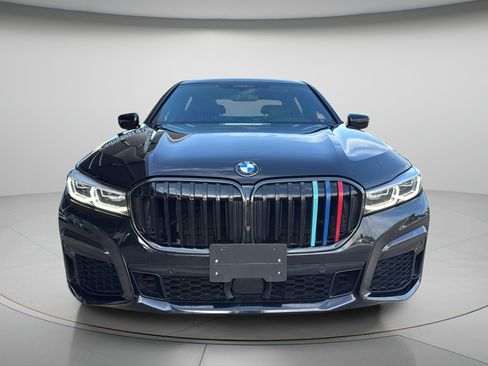 Used 2022 BMW 740i xDrive w/ M Sport Package AWD/4WD image 8