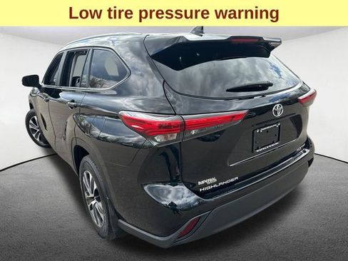 Used 2023 Toyota Highlander XLE image 8