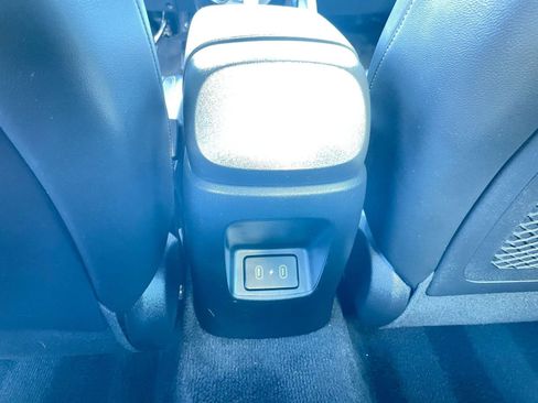 Used 2025 Hyundai Elantra Limited image 24