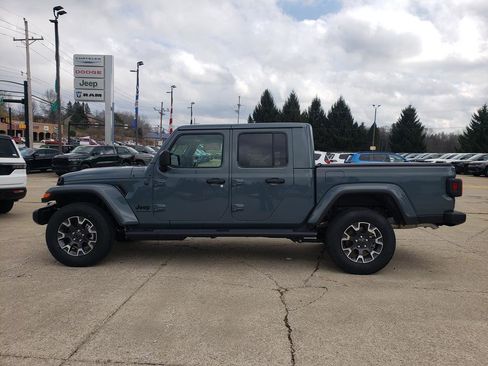 New 2026 Jeep Gladiator Sport AWD/4WD image 7