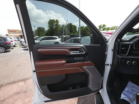 Used 2023 GMC Sierra 1500 Denali Ultimate AWD/4WD image 10