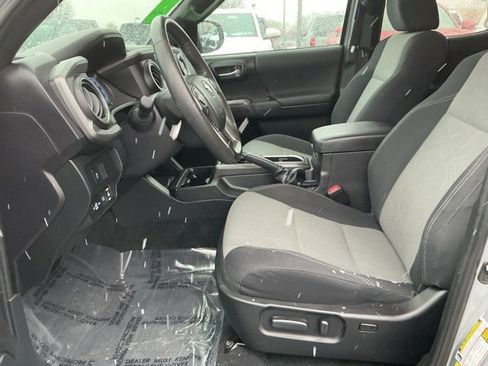 Used 2021 Toyota Tacoma TRD Off-Road image 13