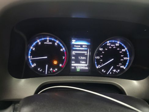 Used 2018 Toyota RAV4 LE FWD image 11
