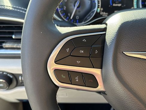 Used 2024 Chrysler Pacifica Limited image 30