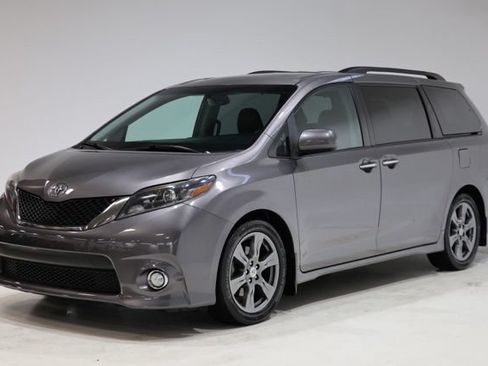 Used 2017 Toyota Sienna SE Premium FWD image 3