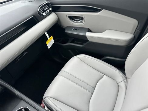 New 2025 Honda Pilot Touring image 29
