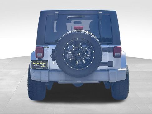 Used 2018 Jeep Wrangler Unlimited Sahara AWD/4WD image 4