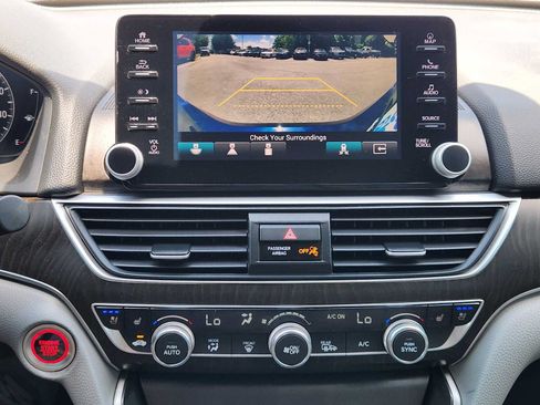 Used 2018 Honda Accord Touring image 17