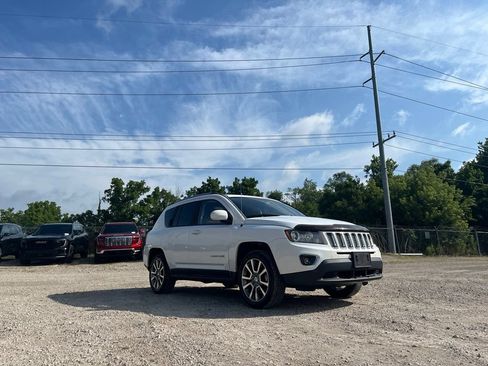 Used 2014 Jeep Compass Limited w/ Sun/Sound Group AWD/4WD image 5
