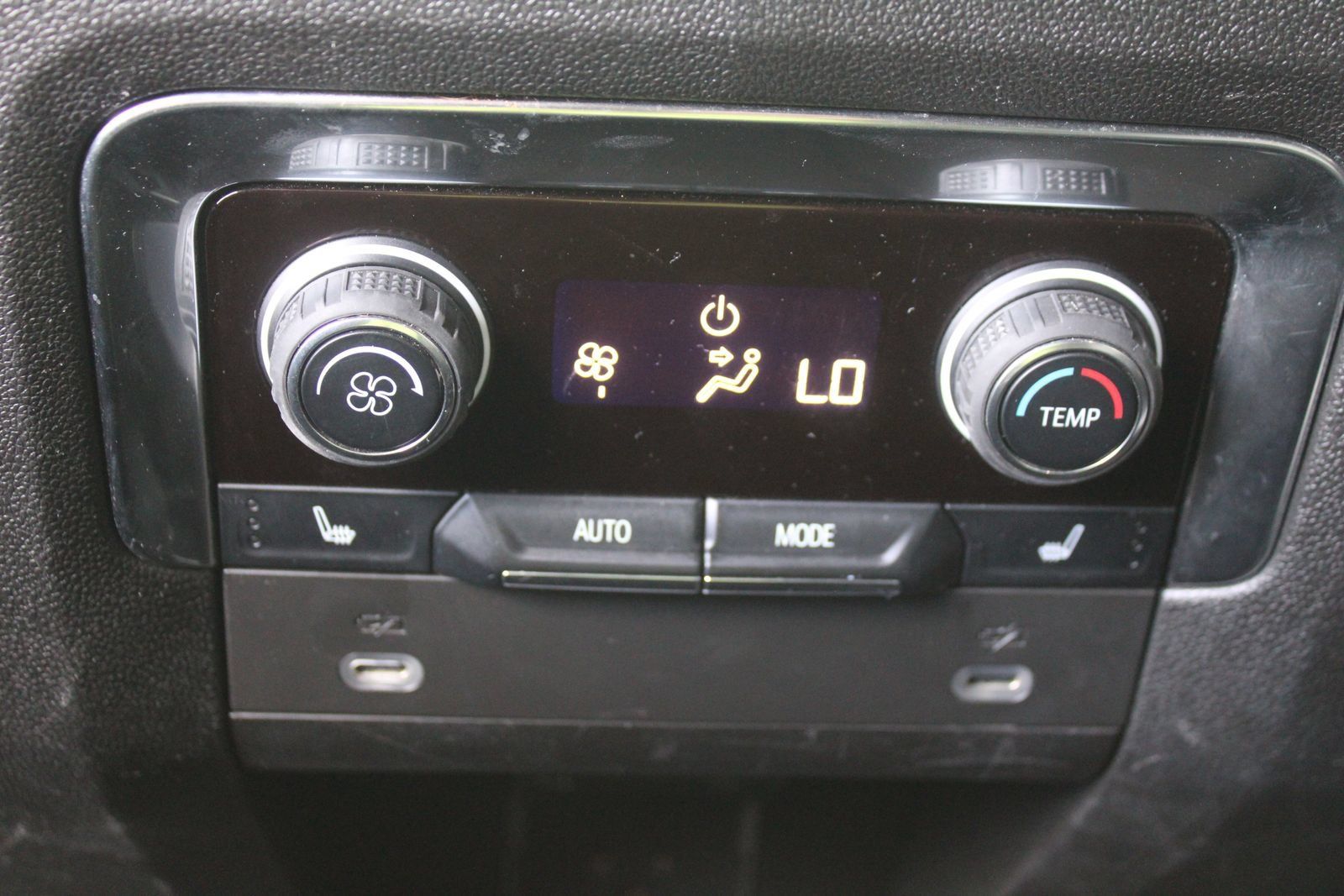 Used 2022 Chevrolet Tahoe RST w/ Luxury Package RWD image 28