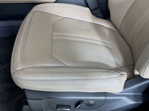 Used 2022 Ford Expedition Limited image 22