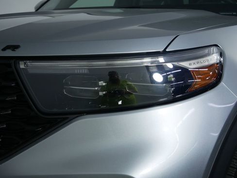 Used 2022 Ford Explorer ST w/ ST Street Pack image 11