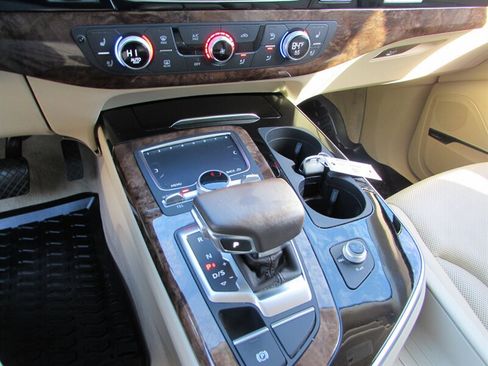 Used 2017 Audi Q7 3.0T Premium Plus image 16