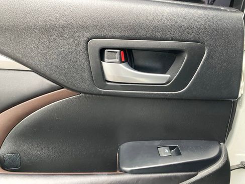 Used 2017 Toyota Highlander XLE image 12