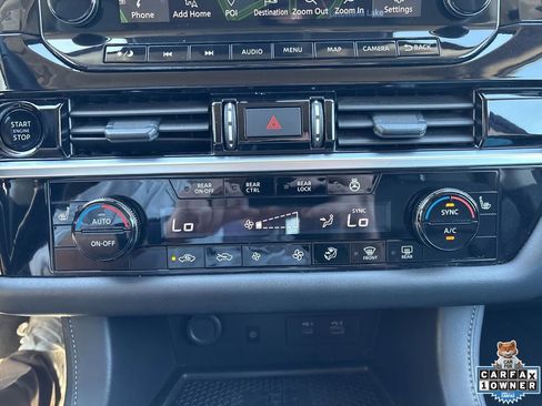 Used 2025 Nissan Pathfinder SL FWD image 4