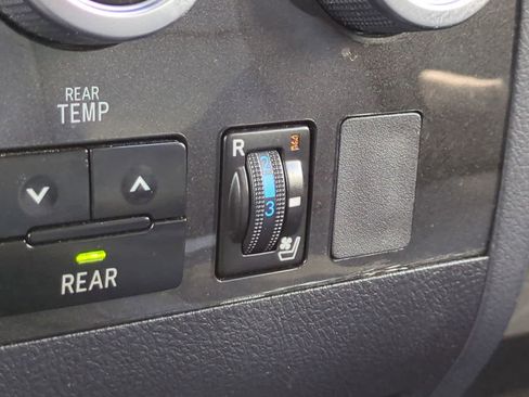 Used 2018 Toyota Sequoia Platinum AWD/4WD image 24