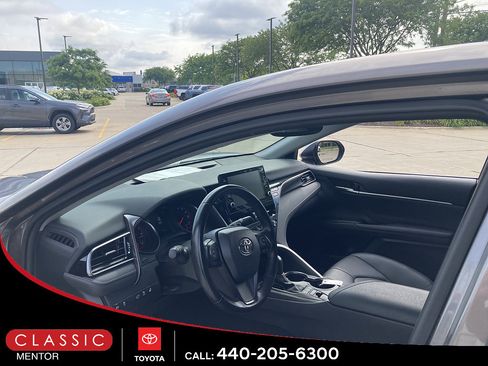 Used 2021 Toyota Camry XSE FWD image 3