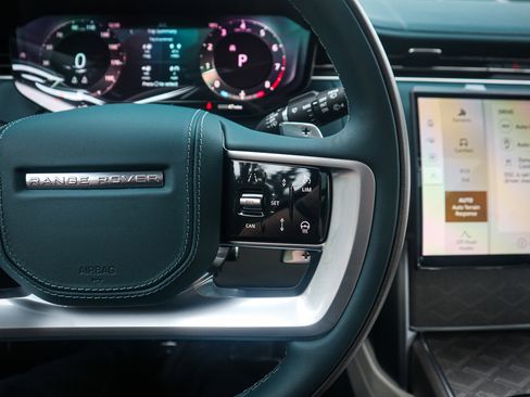 Used 2025 Land Rover Range Rover SV image 24