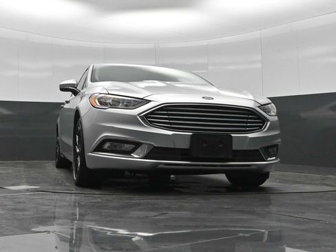Used 2018 Ford Fusion SE w/ Equipment Group 201A FWD image 19