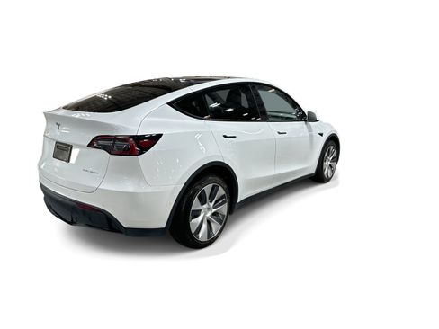 Certified 2022 Tesla Model Y Long Range AWD/4WD image 6