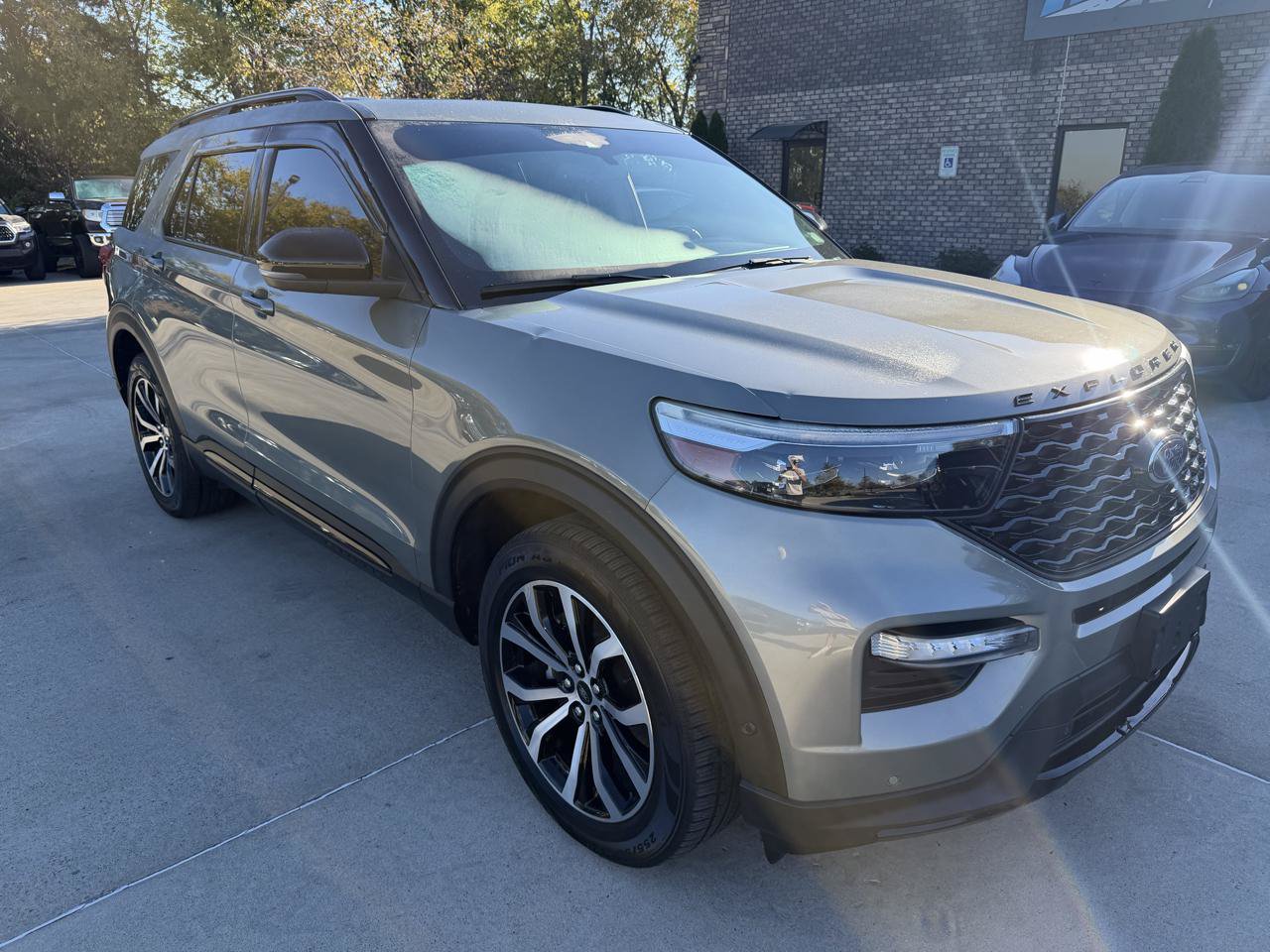 Used 2020 Ford Explorer ST w/ Premium Technology Package AWD/4WD image 3