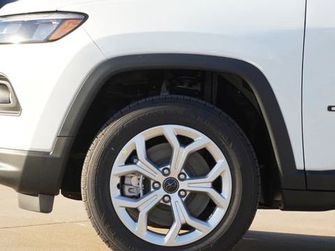 New 2026 Jeep Compass Latitude image 5