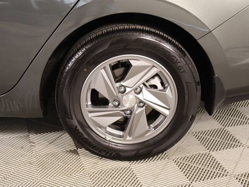 Used 2025 Hyundai Elantra SE FWD image 17