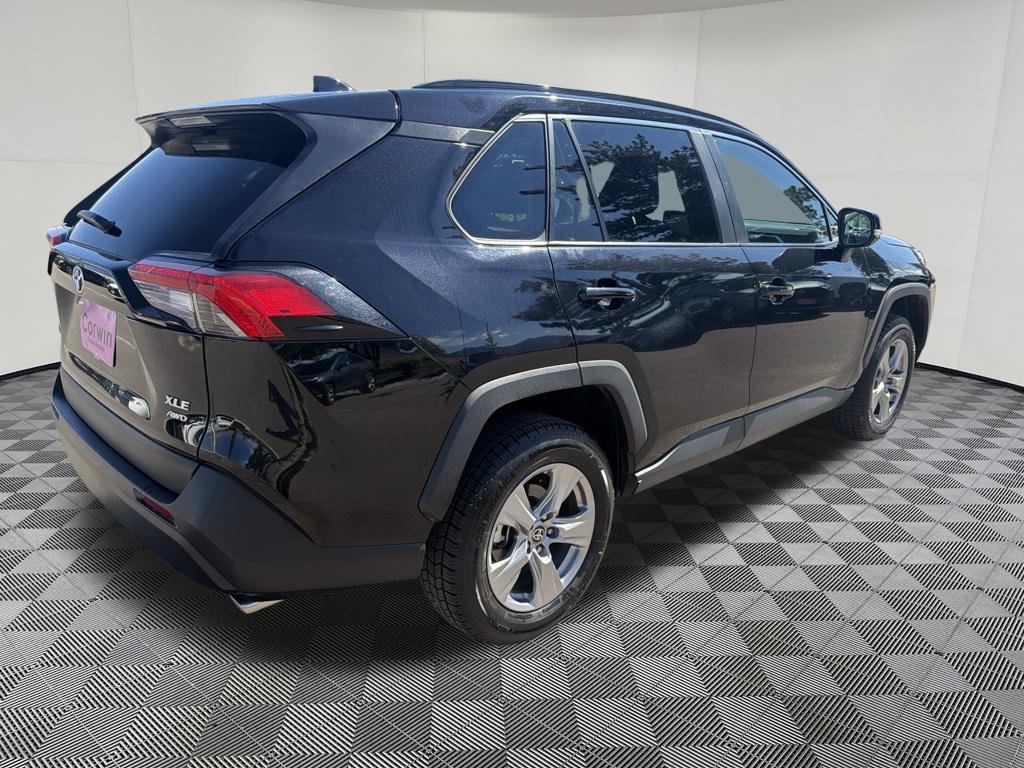 Used 2025 Toyota RAV4 XLE AWD/4WD image 8
