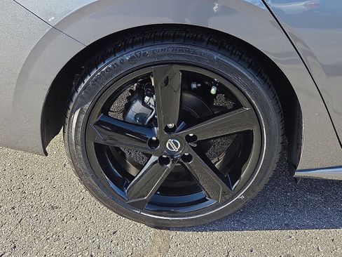 Used 2021 Nissan Sentra SR w/ Lighting Package image 7