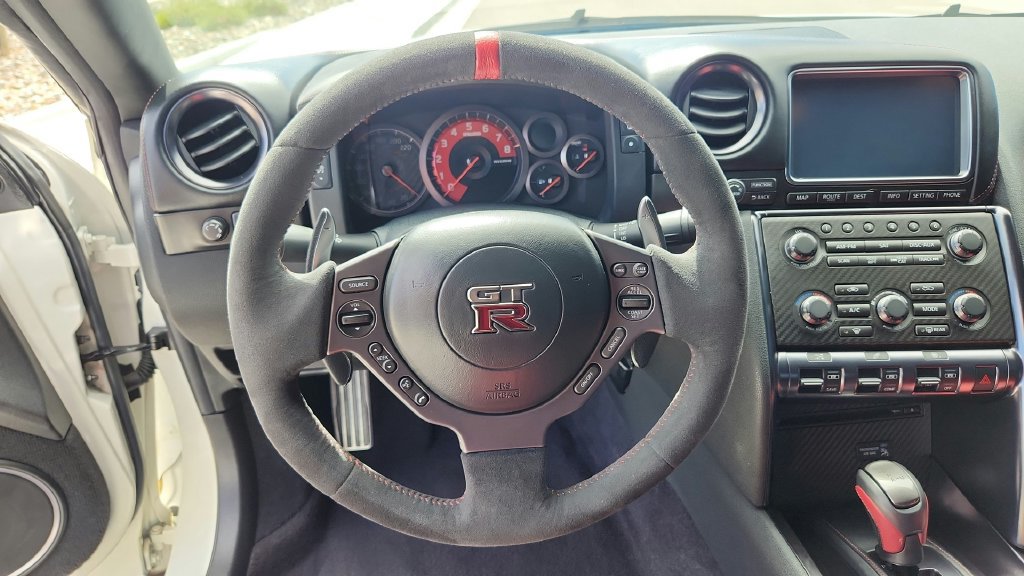 Used 2015 Nissan GT-R NISMO AWD/4WD image 37