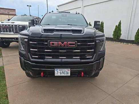 Used 2024 GMC Sierra 2500 AT4X AWD/4WD image 2