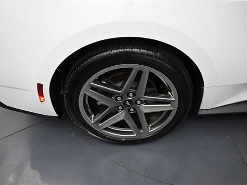 Certified 2025 Ford Mustang Coupe RWD image 21