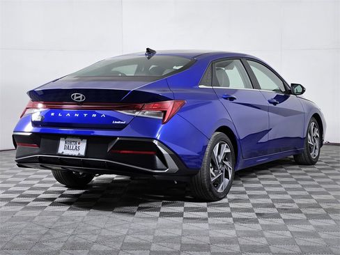 Used 2025 Hyundai Elantra Limited image 5