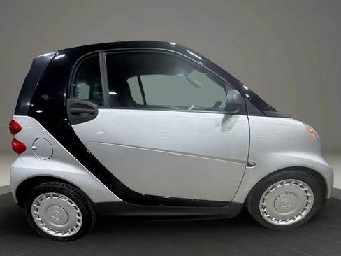 Used 2015 smart fortwo pure RWD image 4