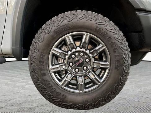 Used 2023 Chevrolet Suburban Premier image 22