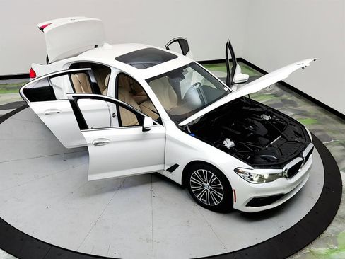 Used 2017 BMW 530i xDrive image 38