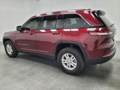Used 2023 Jeep Grand Cherokee Laredo image 3