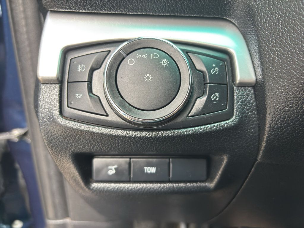 Used 2016 Ford Explorer XLT w/ Equipment Group 201A AWD/4WD image 26