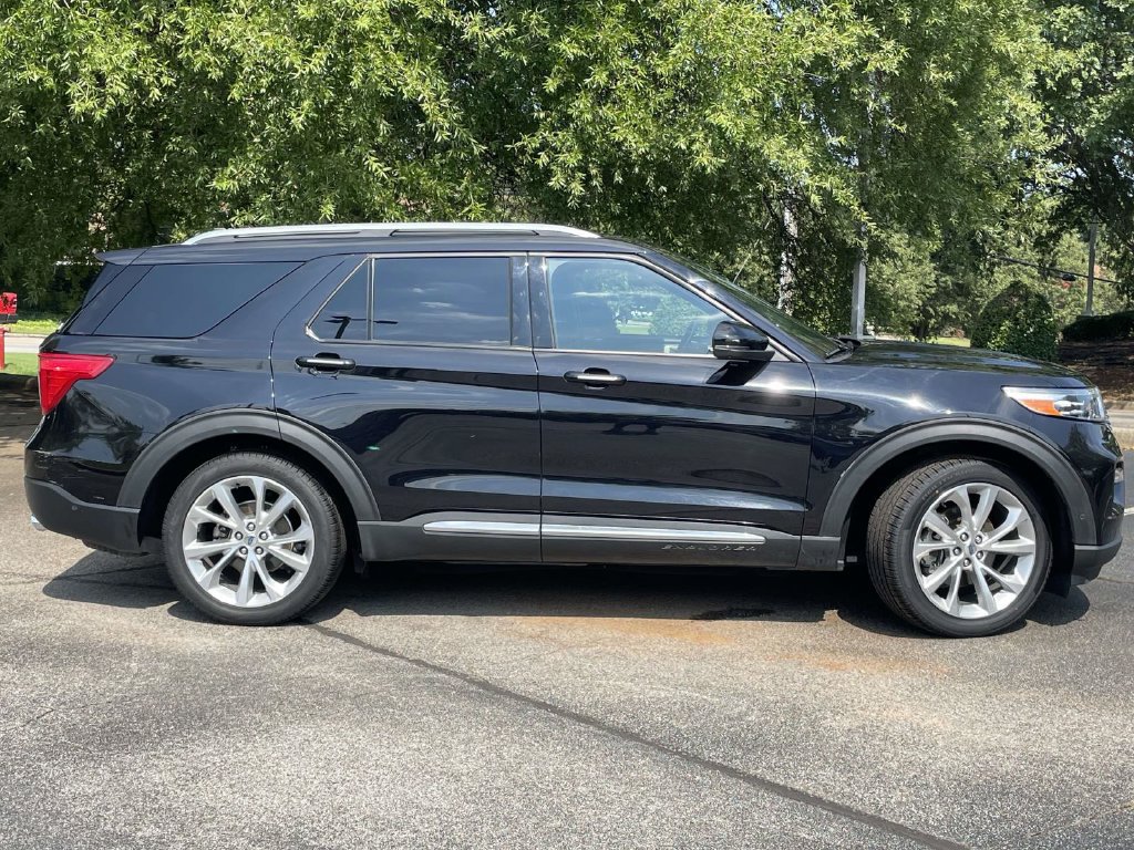 Used 2021 Ford Explorer Platinum w/ Premium Technology Package RWD image 2