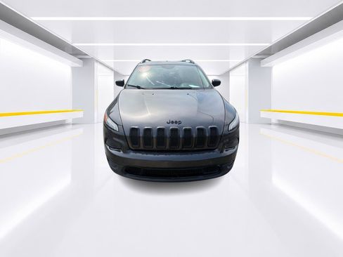 Used 2017 Jeep Cherokee Sport FWD image 1