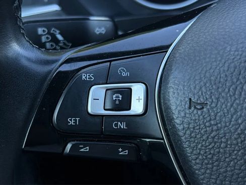 Used 2018 Volkswagen Tiguan SEL w/ 3rd Row Seat Package AWD/4WD image 32