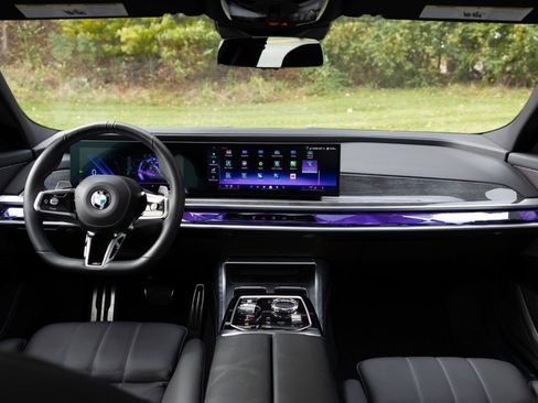 Used 2024 BMW 760i xDrive w/ Premium Package 2 image 5