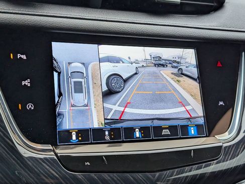 Used 2023 Cadillac XT6 Premium Luxury w/ Technology Package image 8